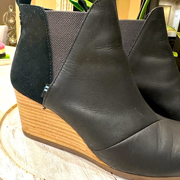 Almost new only wore once. Size 8 Kelsey TOMS wedged booties - Picture 5 of 7
